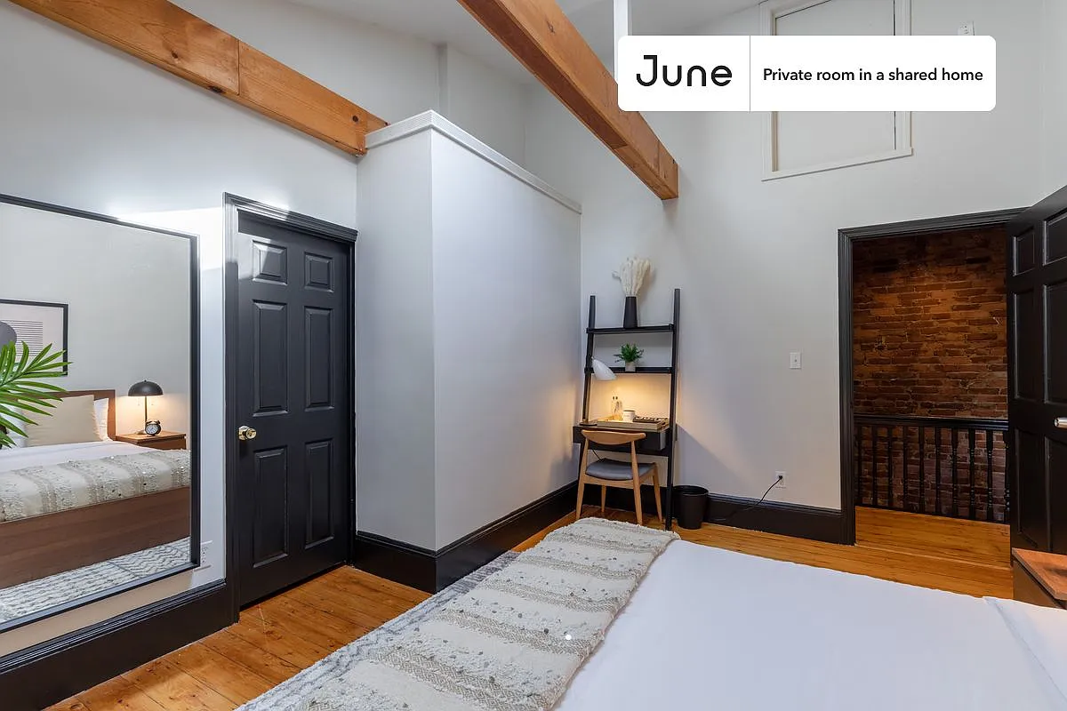 Queen bedroom in 5 bed/2 bath home in Allston #234 D — Photo 3