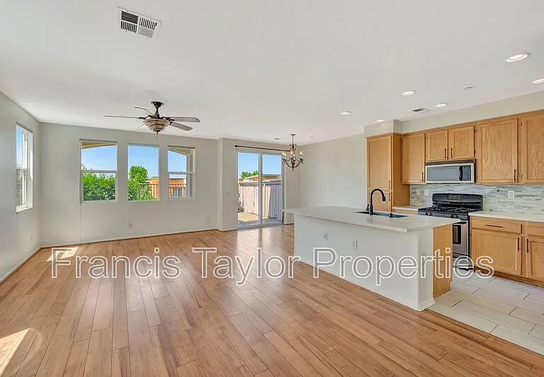 148 Elora Ln — Photo 6