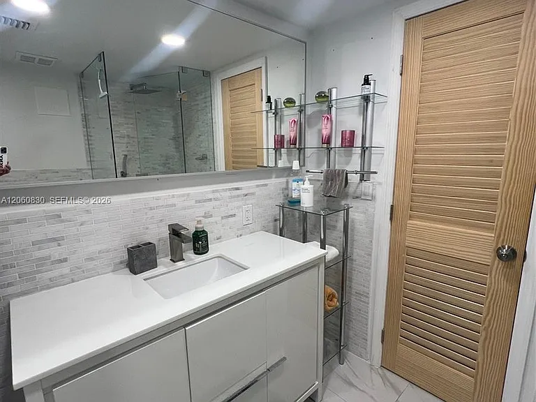 1390 Ocean Dr #101 — Photo 25