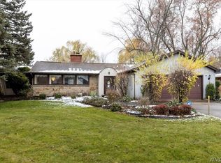 42 Woodlee Rd, Williamsville, NY 14221