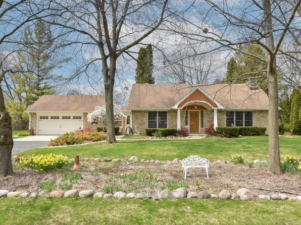 171 Highview DRIVE, Cedarburg, WI 53012