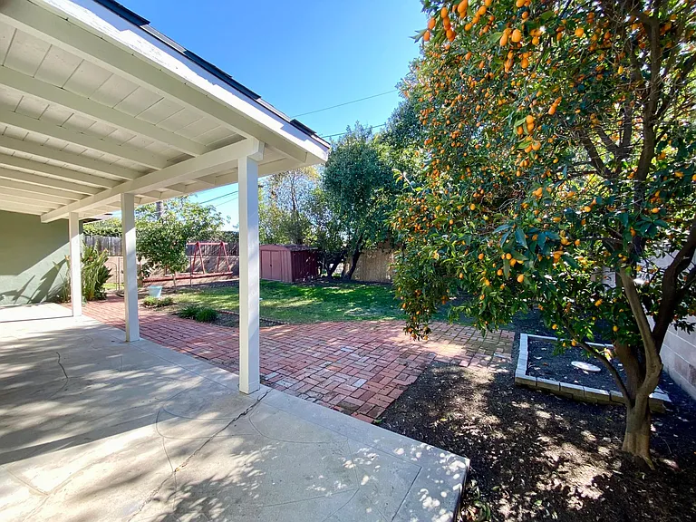 18246 Sunburst St — Photo 15