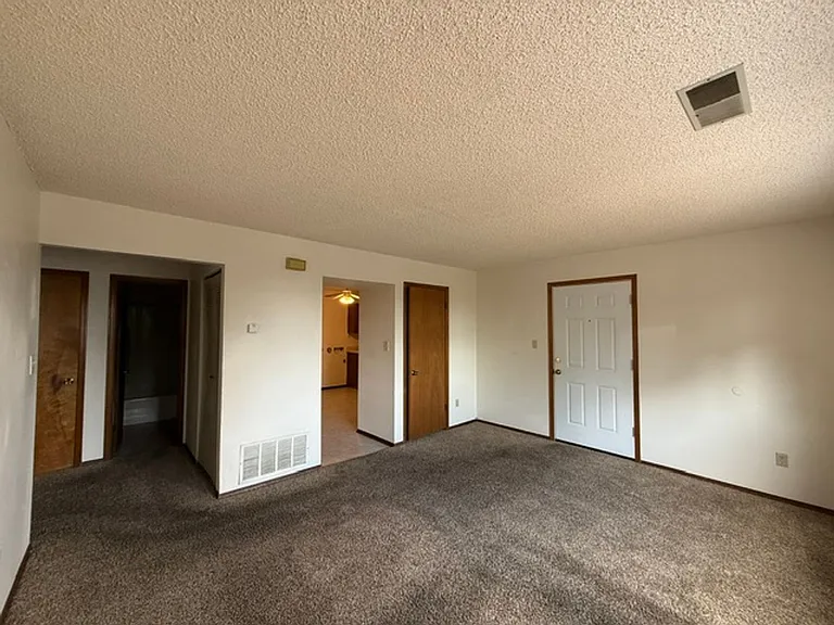 1122 Yuma St — Photo 3