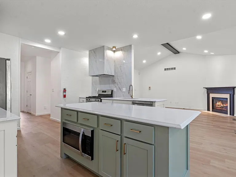 114 Heatherstone Dr #1 — Photo 14