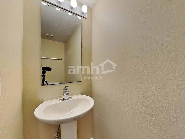 1051 Brenton Leaf Dr — Photo 8