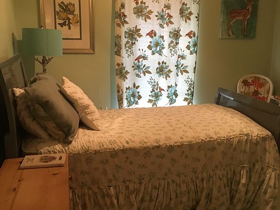 Guest bedroom 