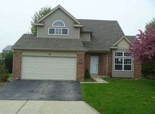 19 Lenox Ct, South Elgin, IL 60177