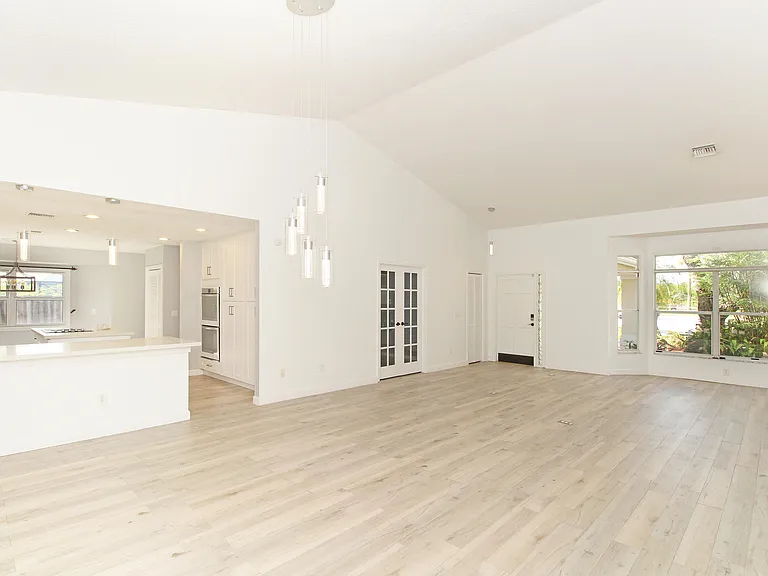 896 Rose Ct — Photo 21