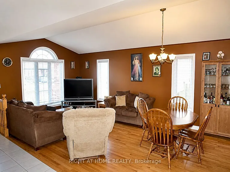 62 Highland Rd W #UPPER — Photo 4