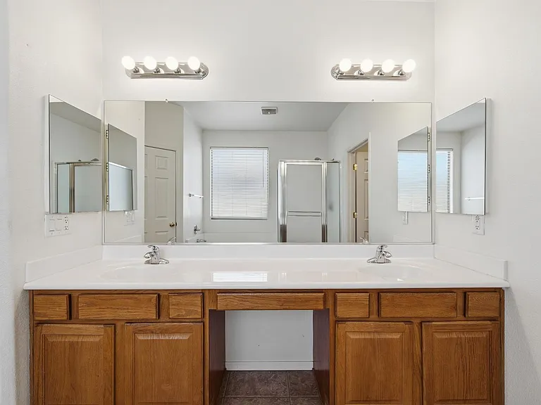 8407 W Myrtle Ave — Photo 16