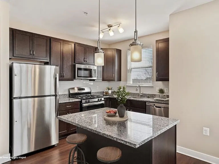 Avanti Luxury Apartments — Photo 2