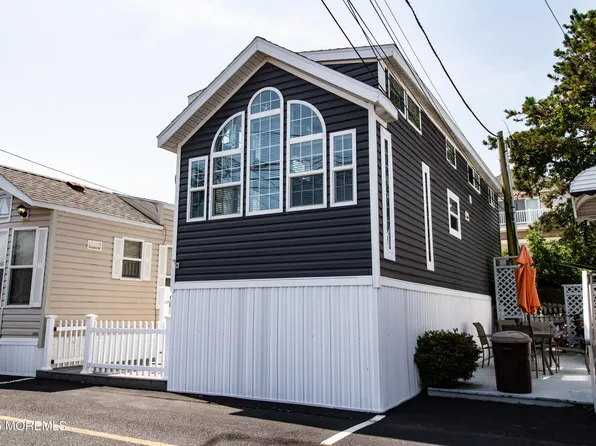 37 15th Avenue, Seaside Park, NJ 08752