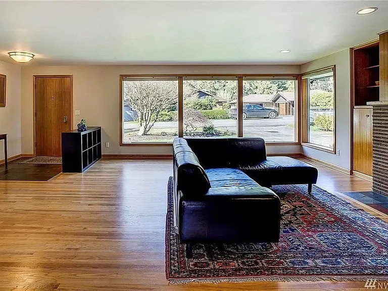 8630 Holly Ln — Photo 9