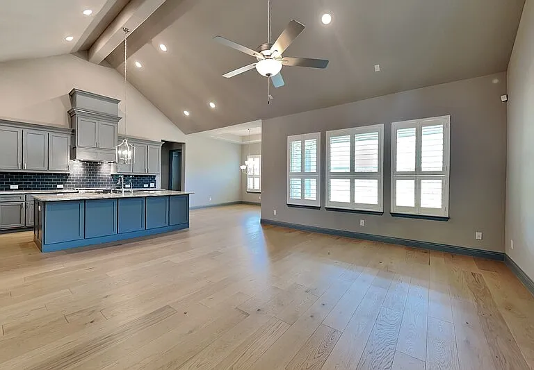 1930 Inwood Ln — Photo 2