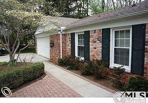3rd image of 3211 E Bradford Dr