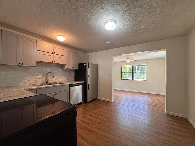 535 Olive St — Photo 5