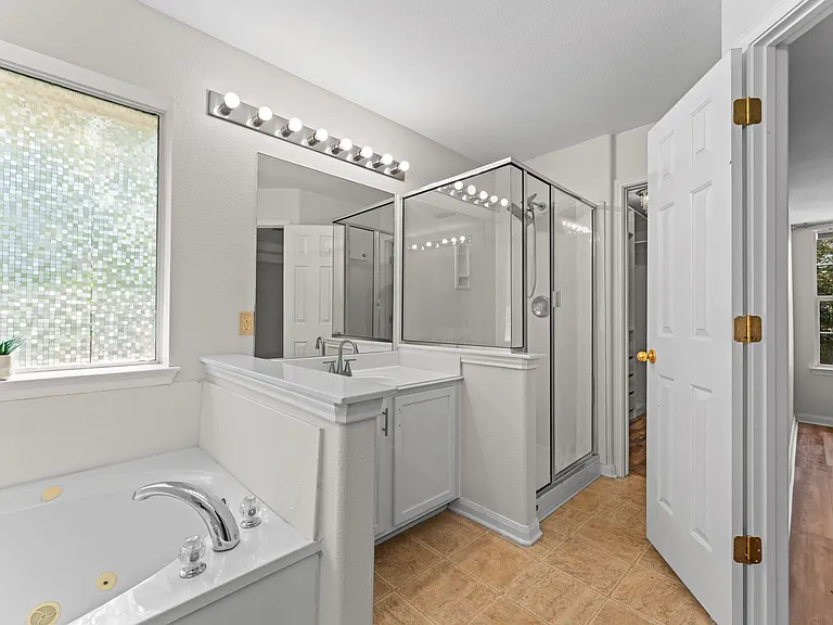 807 Midway Crst — Photo 26