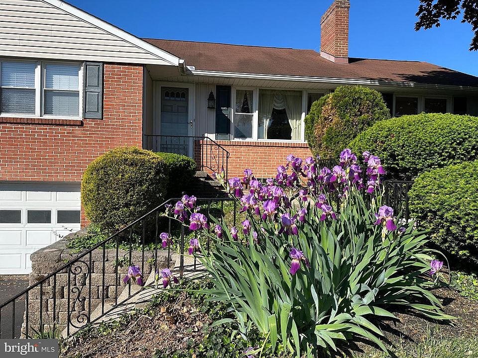 2nd image of 1748 Crescent Rd