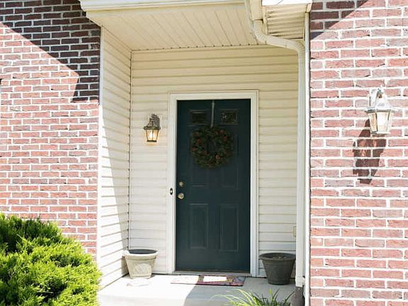 3rd image of 144 Arbor Glen Ct