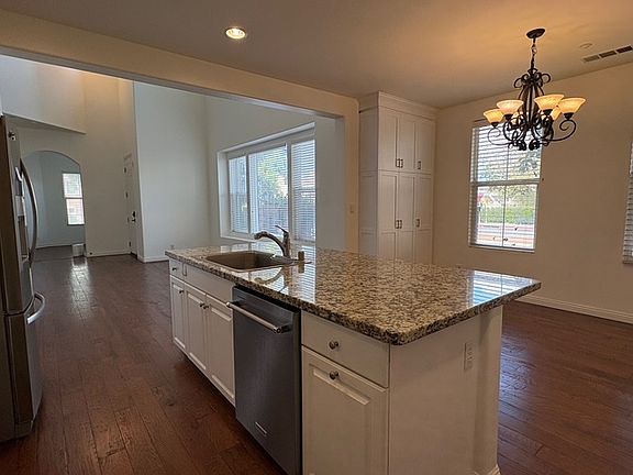 5th image of 501 S Anaheim Blvd