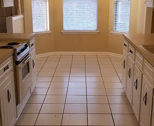 4th image of 70 Creekwood Dr