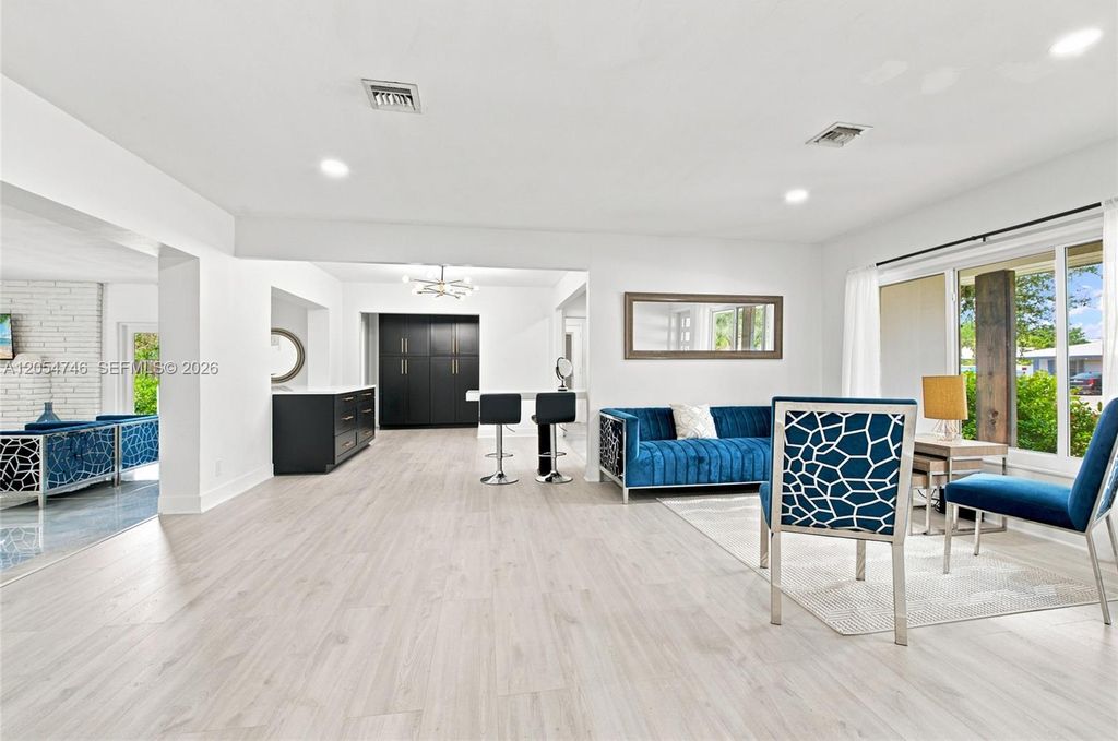 417 NE 11th Ave, photo 9
