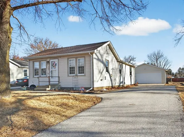 3285 Moencks Rd, Bettendorf, IA 52722