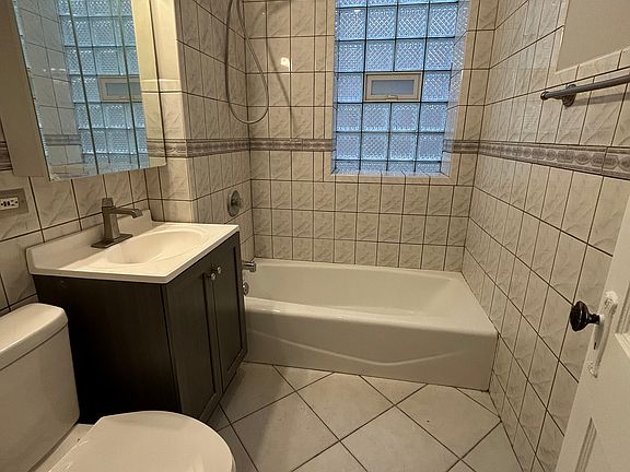 3rd image of 3723 N Saint Louis Ave APT 1