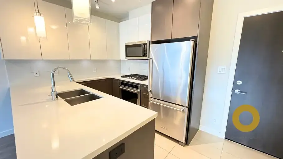 1 bed, 1.0 bath, 634 sqft, $2,100 — Photo 2