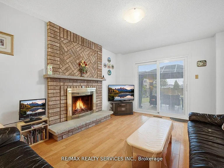 62 Fernbrook Cres — Photo 20