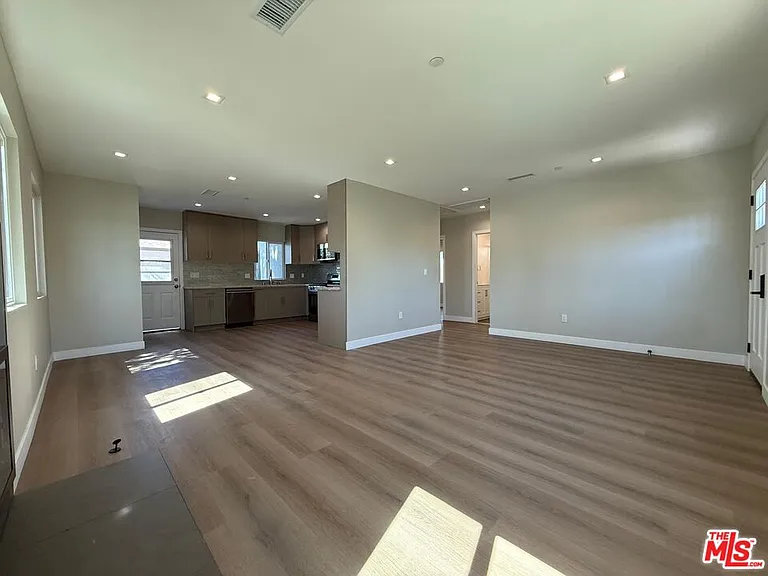 6403 Gentry Ave — Photo 2