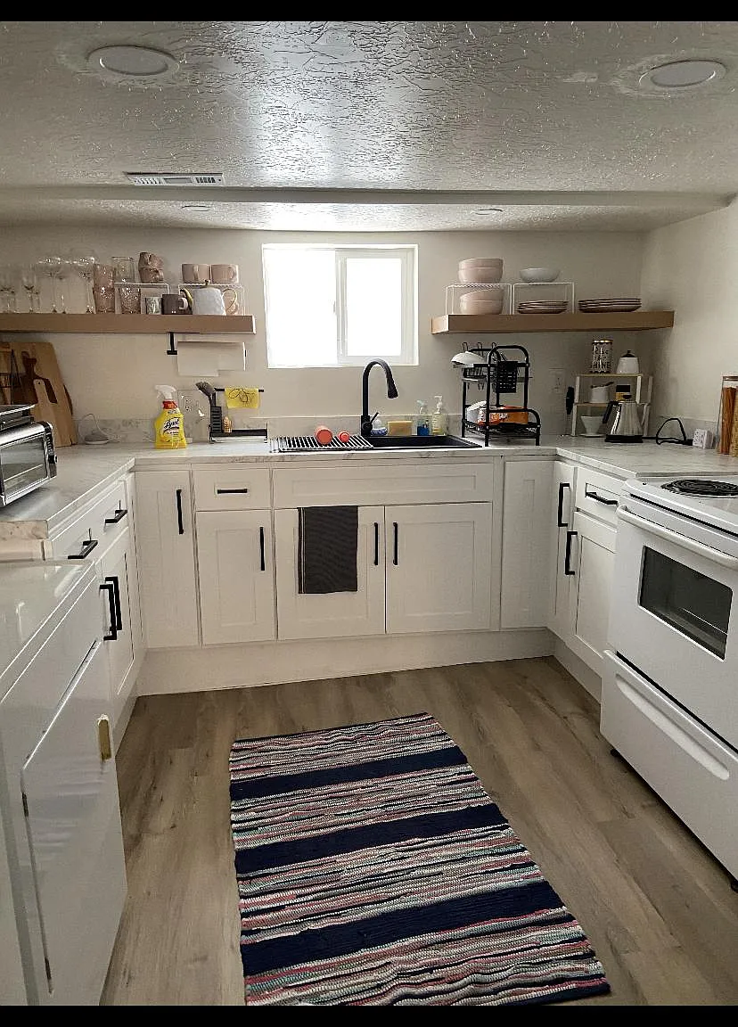 279 E St — Photo 2