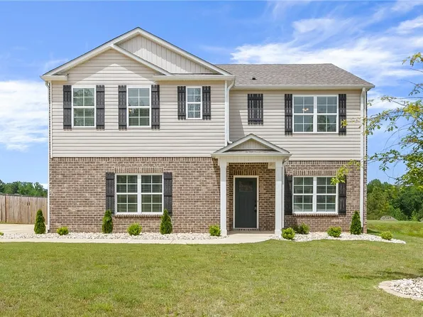 5500 Summit Dr, Northport, AL 35473