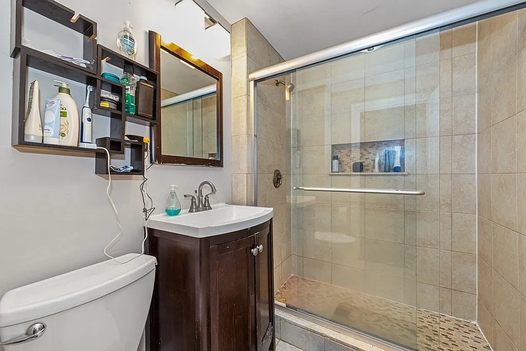 44 Hillside St — Photo 3