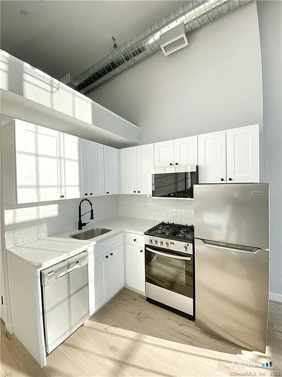 Studio, 1.0 bath, 400 sqft, $1,795 — Photo 1