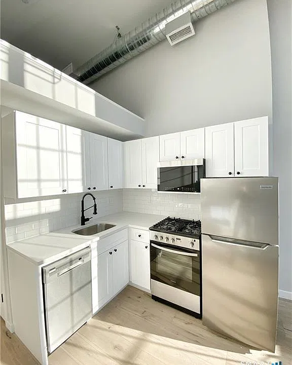 32 W Main St #307