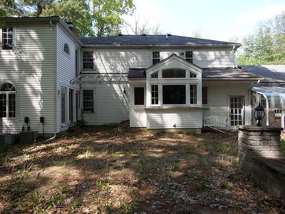 5th image of 380 Lowell St