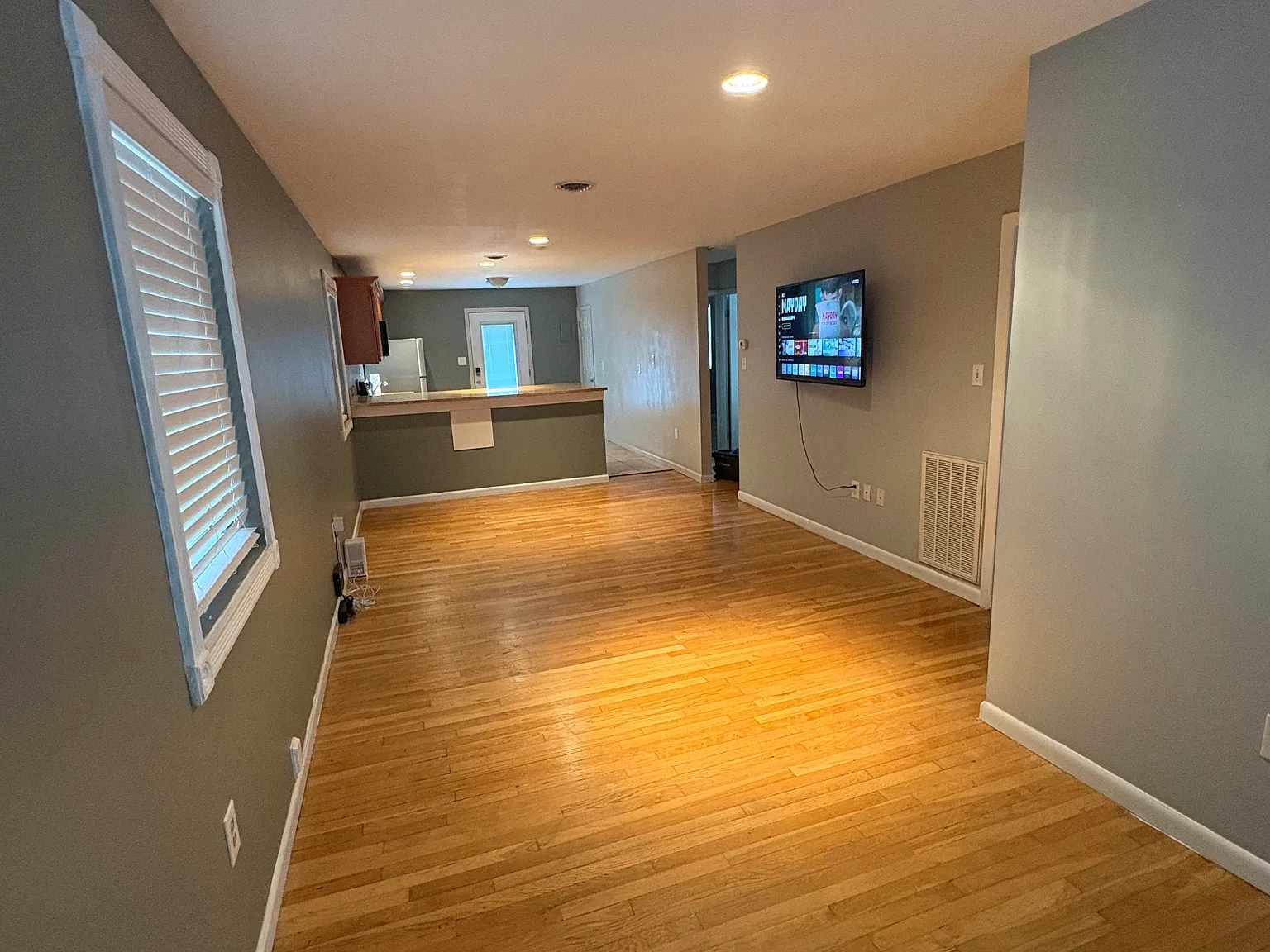 3 bed, $1,725 — Photo 3