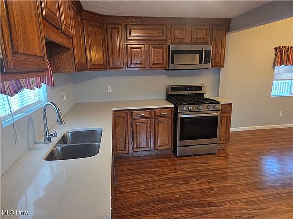 5th image of 4571 Elm Ave