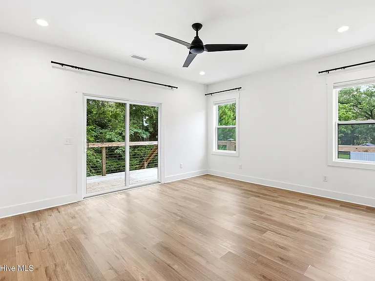 213 Myrtle Ave — Photo 23
