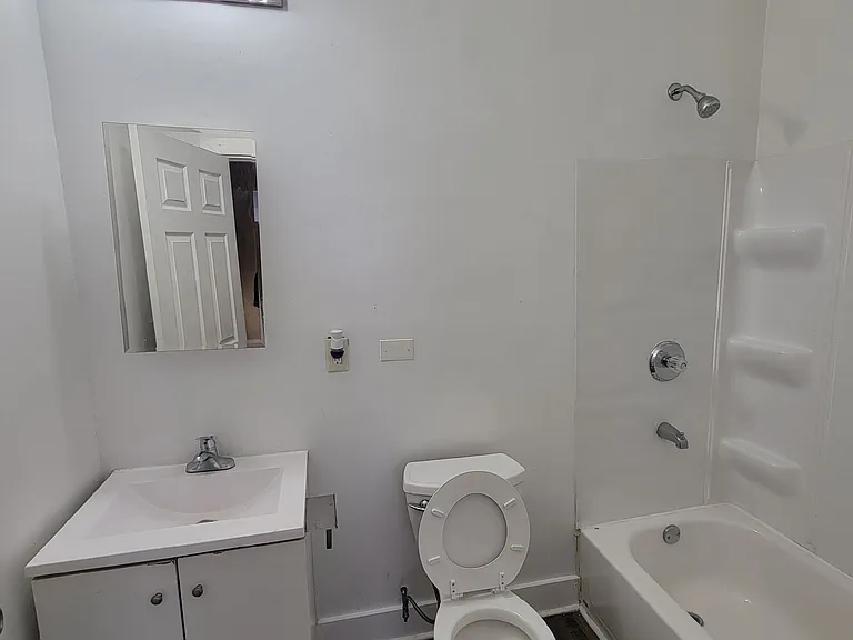 1354 Oliver Ave — Photo 4