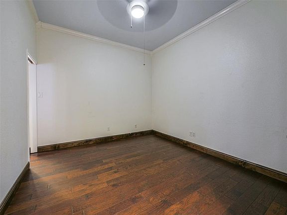 4th image of 828 Parkside Dr
