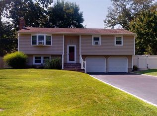 14 Sandy Hollow Ln, Ridge, NY 11961