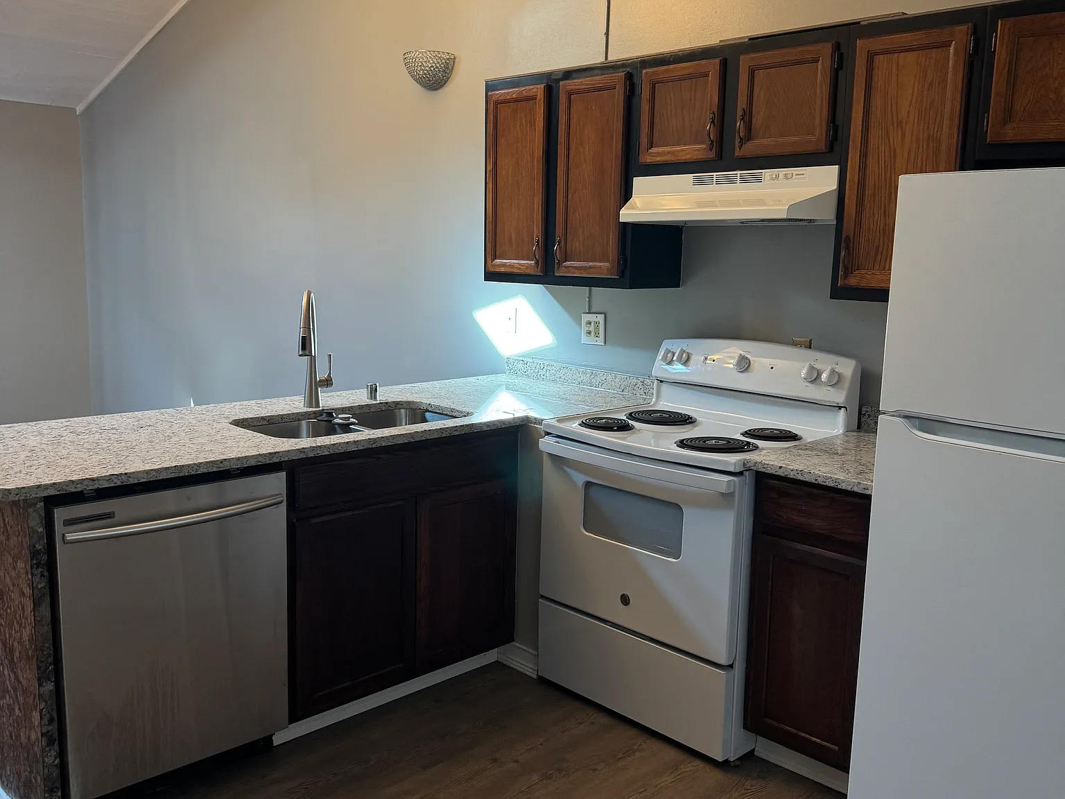 2 bed, 1044 sqft, $1,400 — Photo 3