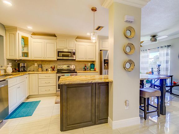 3rd image of 5675 Queen Palm Ct APT F