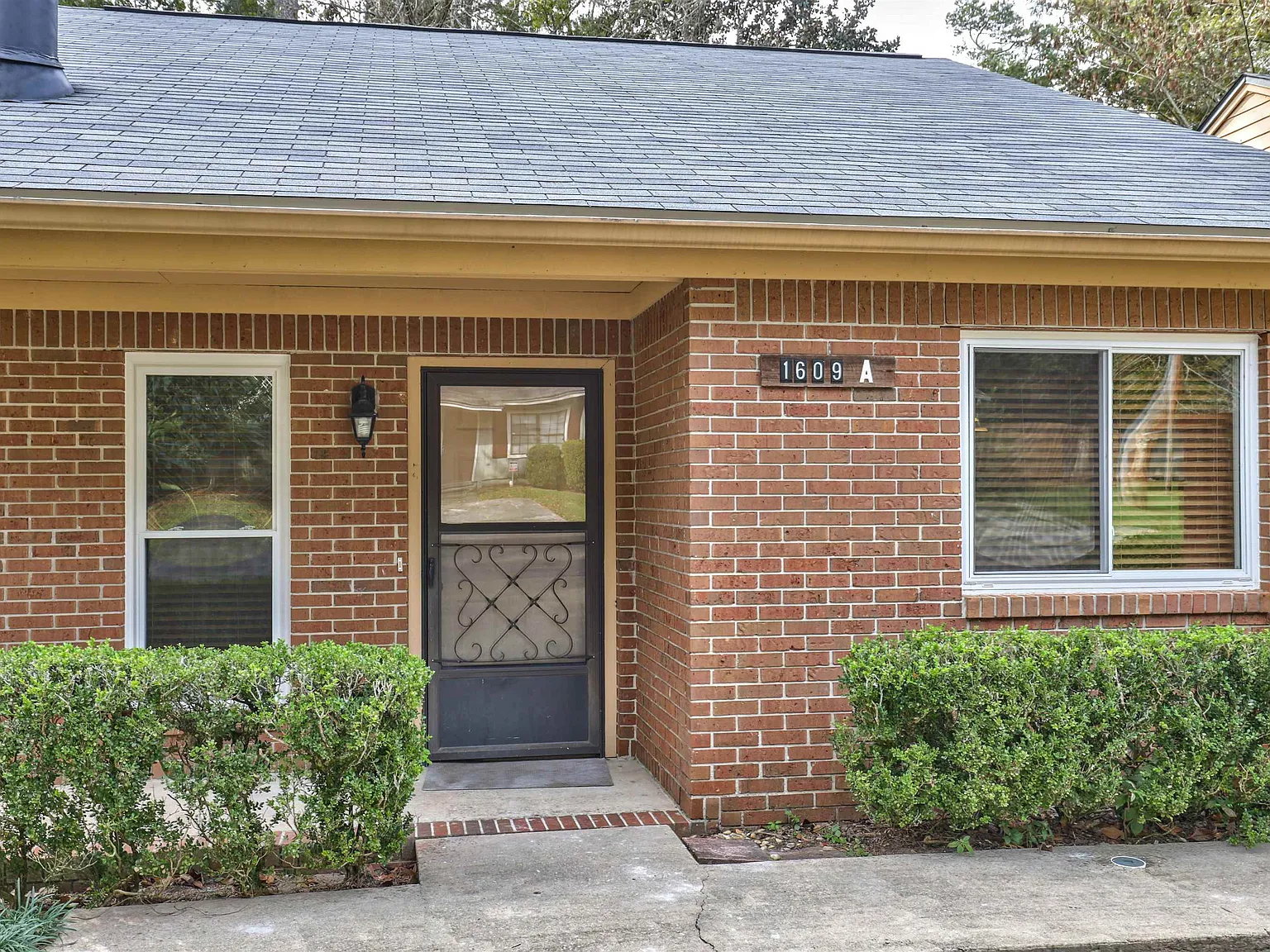 2 bed, 2.0 bath, 1060 sqft, $1,395 — Photo 2