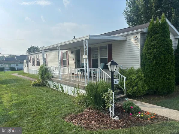 70 Snyder Ln Trailer 17, Ephrata, PA 17522