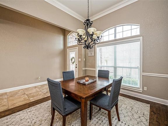 5th image of 1004 Camden Ct