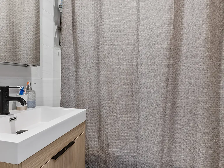 104 8th Ave #3R — Photo 2