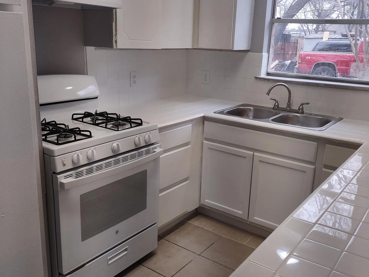 2 bed, 896 sqft, $1,350 — Photo 1